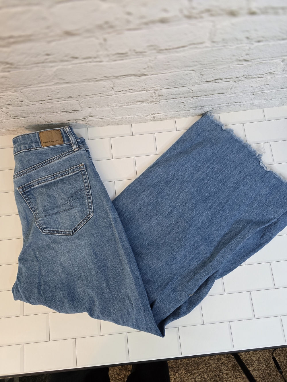 American Eagle Outfitters Distressed Light Blue Denim Jeans Sz 2Reg